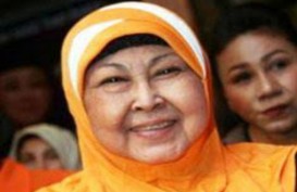 Aminah Cendrakasih 'Mak Nyak' Meninggal Dunia