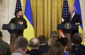 Temui Zelensky, Joe Biden Janjikan Bantuan Militer Rp28,75 Triliun ke Ukraina
