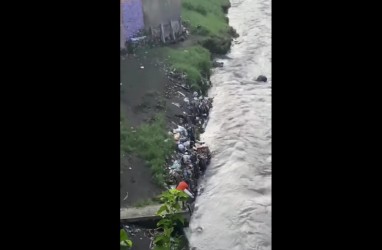 Video Buang Sampah di Sungai Brantas Kota Malang Diperbincangkan