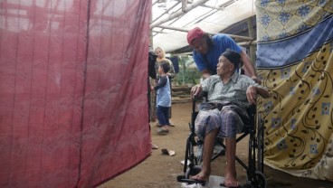 JQR Bagikan Ratusan Kursi Roda bagi Disabilitas Korban Gempa Cianjur