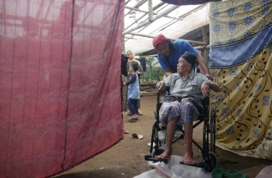 JQR Bagikan Ratusan Kursi Roda bagi Disabilitas Korban Gempa Cianjur