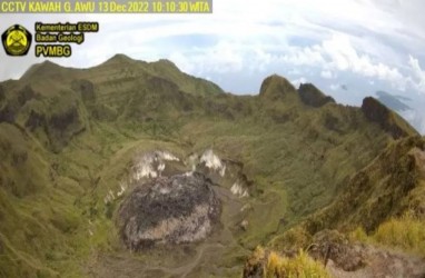 Kubah Lava Menyumbat Puncak Kawah Gunung Awu
