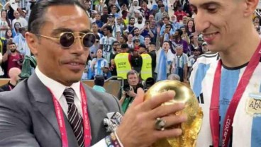 Siapa Berikan Izin ke Salt Bae Hingga Bisa Masuk ke Lapangan Usai Final Piala Dunia?