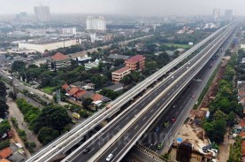 Padat! Contraflow di Jalan Tol Japek Diberlakukan