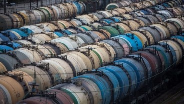 Pasar Panik, Rusia Ancam Pangkas Produksi Minyak Tahun Depan