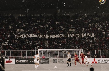 Spanduk 'Mereka Bukan Meninggal tapi Dibunuh' Membentang di Laga Indonesia vs Kamboja