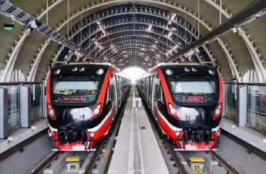 Jokowi Naik LRT ke TMII, Target Juli 2023 Sudah Beroperasi!