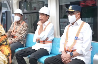 Canggih! Jokowi dan Luhut Cs Jajal LRT ke TMII Tanpa Masinis