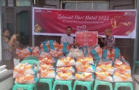 Momen Nataru, Bank BNI Bagikan Paket Sembako di Pekanbaru