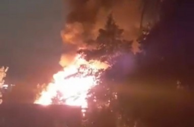 Kebakaran Rumah Tinggal di Mampang Jaksel, 26 Mobil Damkar Dikerahkan