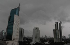 Cuaca Jakarta Hari Ini (27/12), Waspada Hujan Disertai Angin Kencang