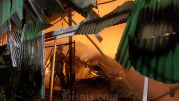 Ratusan Kios Pedagang di Pasar Sentral Makassar Hangus Terbakar