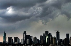 BMKG: Bukan Badai, Jakarta Diguyur Hujan dan Angin Kencang Siang Hingga Sore Ini