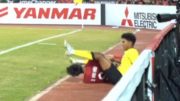 Piala AFF 2022: Pemain Malaysia Tendang Kepala Lawan di Luar Lapangan, Kok Penalti?