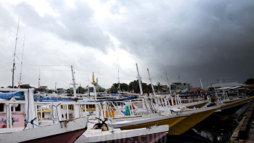 Cuaca Buruk Membuat Nelayan di Makassar Tidak Melaut
