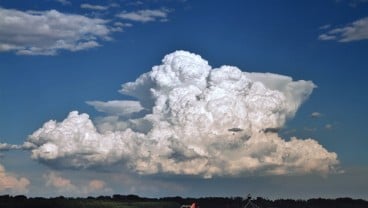 BMKG: Ada Potensi Awan Cumulonimbus Ganggu Penerbangan hingga 2 Januari 2023