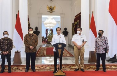 Jalan Pintas Jokowi Terbitkan Perppu Cipta Kerja