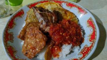 Kilas Nataru 2022: Kuliner Malam Surabaya? Sego Sambel Mak Yeye Pilihannya