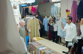 Tinjau Pasar Tanah Abang, Jokowi Ingin Optimisme Pedagang…