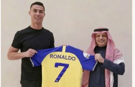 Bermimpi Gaji Ronaldo: Cukup Buat Beli Emiten Apa?