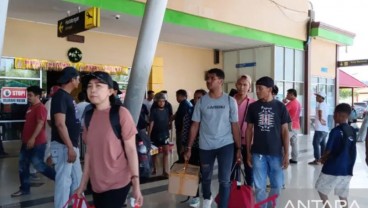 Arus Penumpang Bandara Rendani Manokwari Kembali Normal