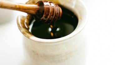 Ini 7 Manfaat Madu Hitam untuk Kesehatan serta Efek Sampingnya