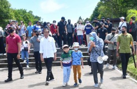 Ajak Cucu ke Candi Prambanan, Jokowi Promosikan Wisata Edukasi