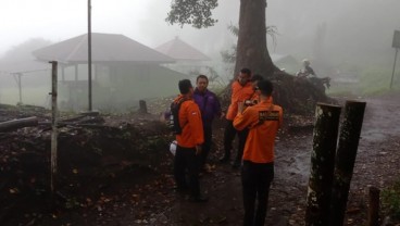 Marapi Erupsi 9 Kali, Masyarakat di Lereng Gunung Diimbau Lakukan Ronda