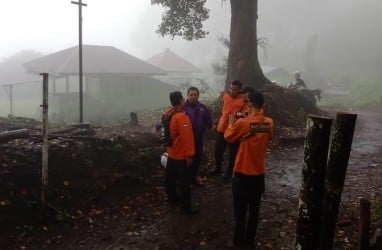 Marapi Erupsi 9 Kali, Masyarakat di Lereng Gunung Diimbau Lakukan Ronda