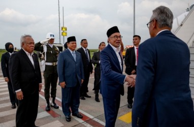 Menteri Basuki dan Prabowo Antar Kepulangan PM Malaysia Anwar Ibrahim