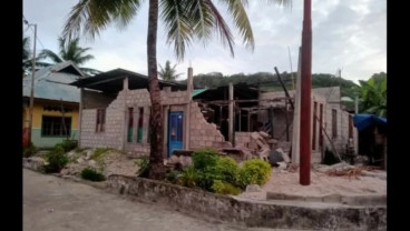 Gempa Magnitudo 7,5 di Kepulauan Tanimbar Merusak Rumah Warga