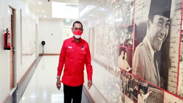 Megawati Menangis Ingat Nama Tasdi dan Rudy di HUT Ke-50 PDIP