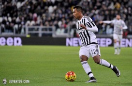 Keinginan Juventus Lepas Alex Sandro Terganjal Klausul Kontrak