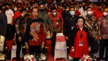 5 Momen Menarik HUT PDIP Ke-50, Megawati Menangis Hingga Ganjar Diserbu Kader