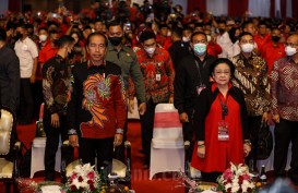 5 Momen Menarik HUT PDIP Ke-50, Megawati Menangis Hingga Ganjar Diserbu Kader