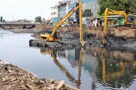 Kebut Normalisasi, DKI Keruk Sungai di 55 Wilayah