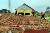 Angin Puting Beliung Terjang Sembilan Rumah di Palembang