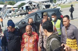 KPK Sita Emas Batangan dan Mobil Mewah Milik Lukas Enembe