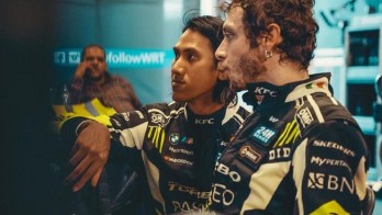 Tampil dalam Balapan 24 Jam, Sean Gelael Setim dengan Valentino Rossi