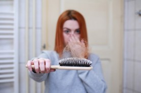 Penyebab dan Cara Mengatasi Rambut Rontok dengan Bahan…