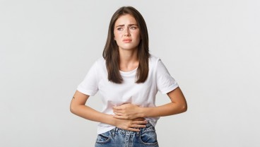 Simak 12 Cara Mengatasi Sakit Perut yang Ampuh dan Tanpa Obat