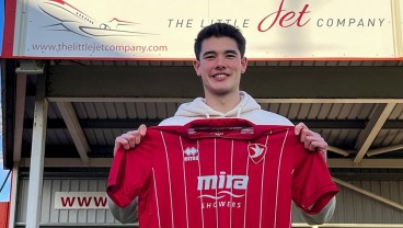 Ditarik dari Tim Kasta Keempat, Elkan Baggott Gabung Cheltenham Town FC