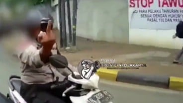 Fakta Video Viral Polisi Acungkan Jari Tengah ke Ambulans yang Menyalip