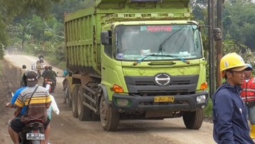 Banyak Aduan ke Medsos, Bupati Dony Minta Truk Pembangunan Cisumdawu Perhatikan Aturan