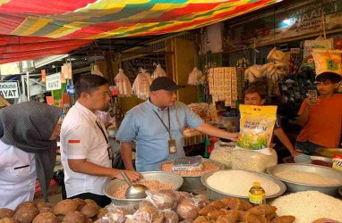 Minyak Goreng Curah Mulai Langka di Makassar