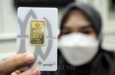 Harga Emas Tergelincir Tipis Keselip Penguatan Dolar AS Akhir Pekan