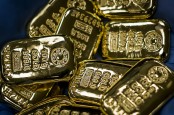 Kilau Harga Emas Meredup, Tersalip Dolar AS yang Menguat