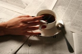 Guys, Ini Lho Bahayanya Ngopi Sambil Merokok