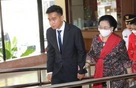 Gibran Unggah Foto Gandeng Megawati, Bahas Pilgub 2024?