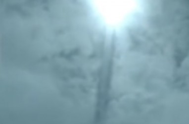 Muncul Fenomena Aneh 'Garis Malaikat' di Langit Kalsel, Apa Itu?